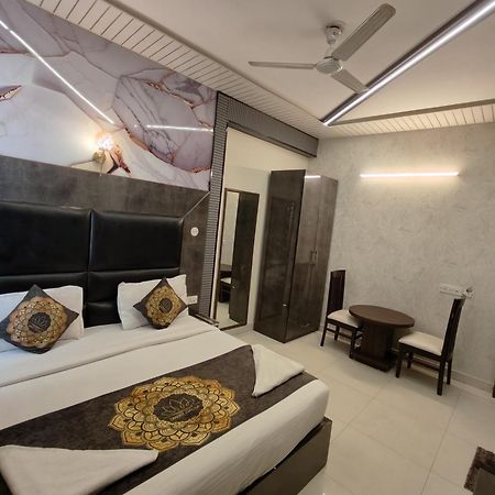 Hotel Smart Plaza Nueva Delhi Exterior foto