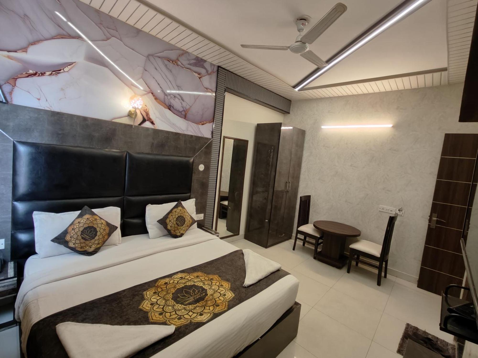Hotel Smart Plaza Nueva Delhi Exterior foto