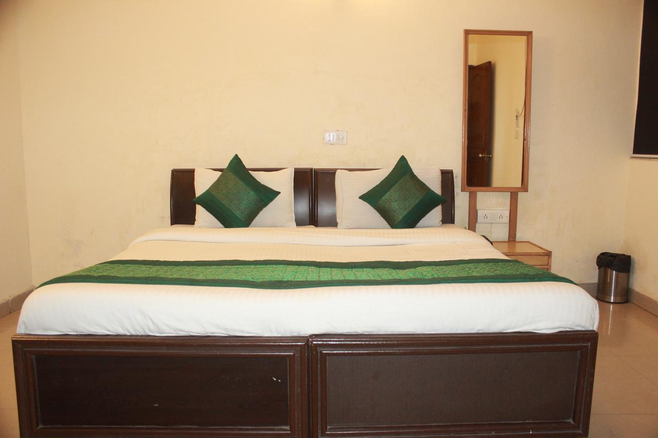 Hotel Smart Plaza Nueva Delhi Exterior foto