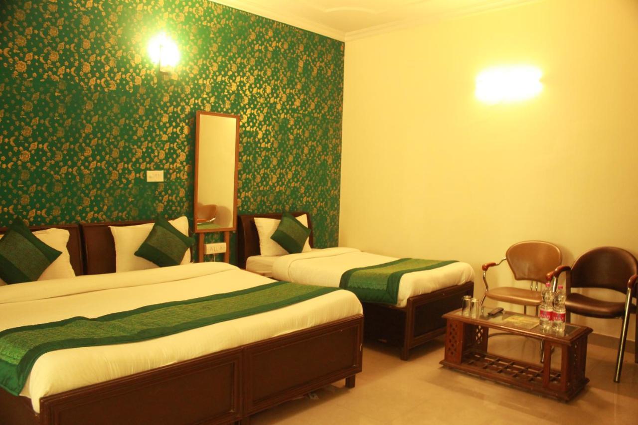 Hotel Smart Plaza Nueva Delhi Exterior foto