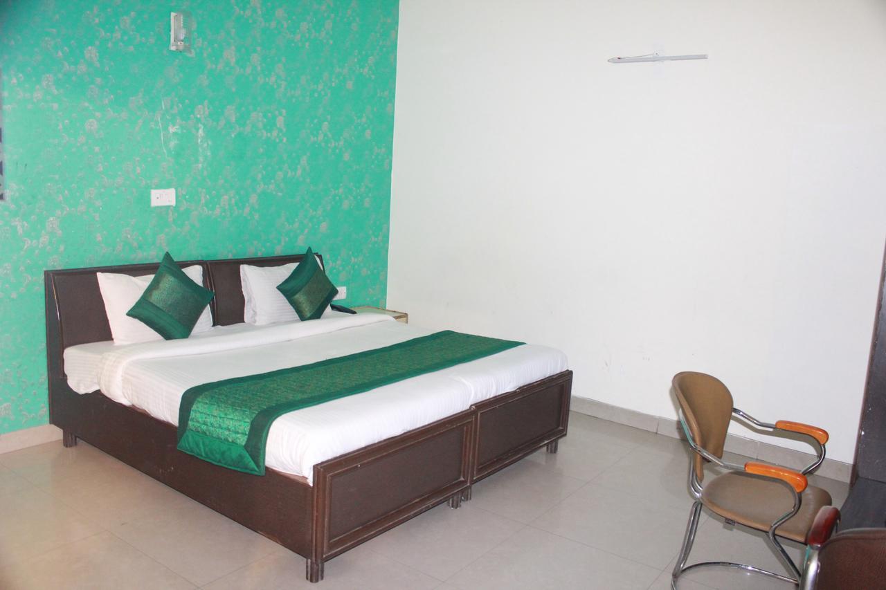 Hotel Smart Plaza Nueva Delhi Exterior foto