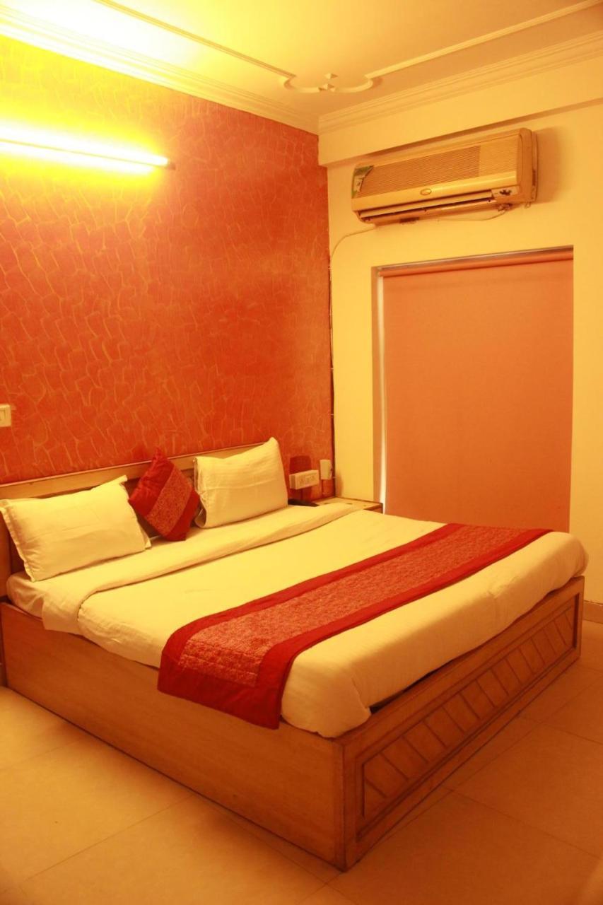 Hotel Smart Plaza Nueva Delhi Exterior foto