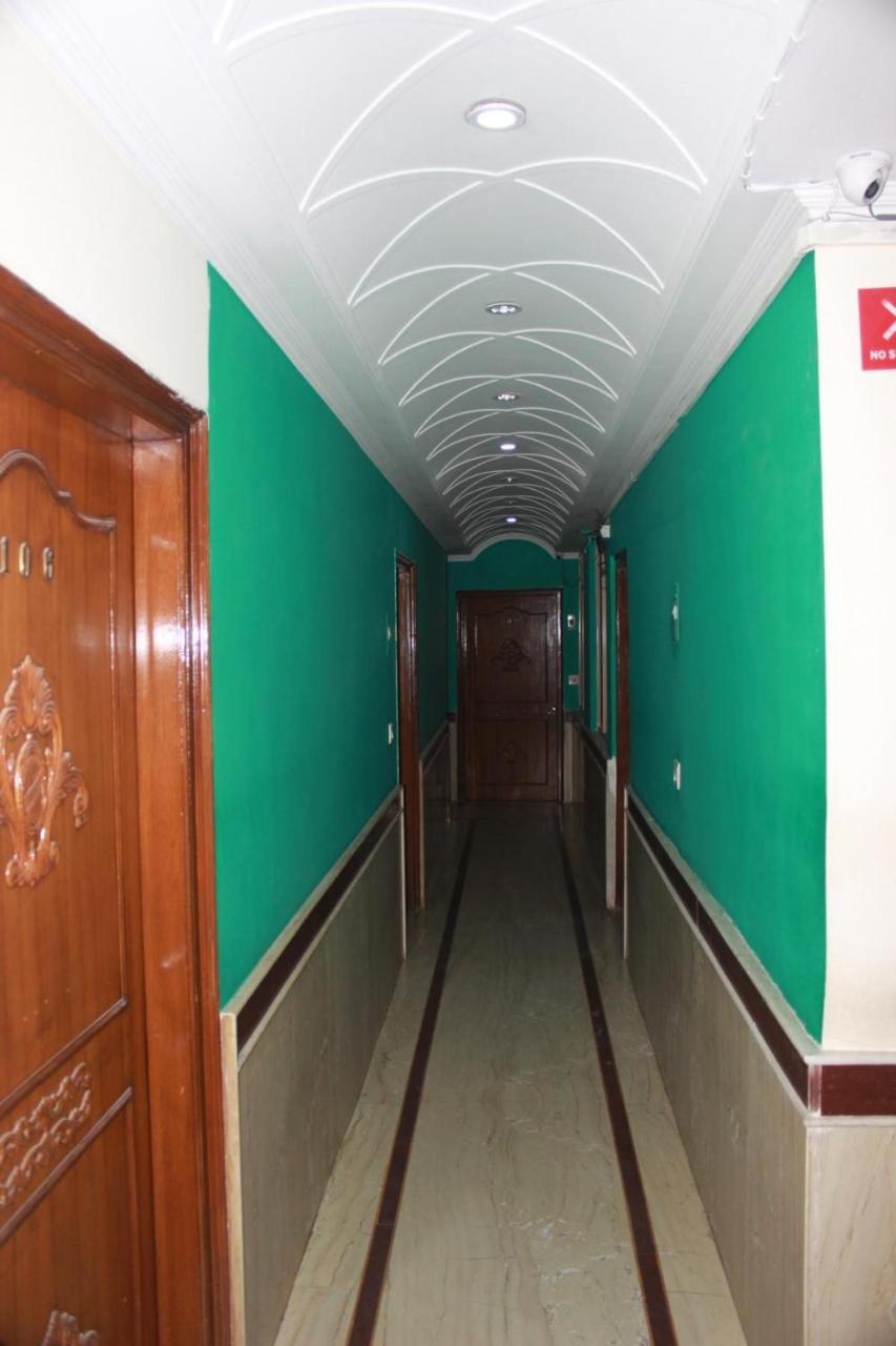 Hotel Smart Plaza Nueva Delhi Exterior foto