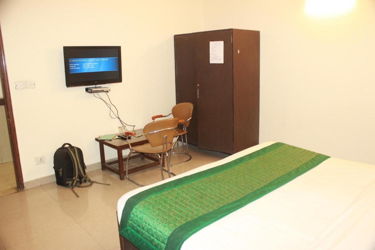 Hotel Smart Plaza Nueva Delhi Exterior foto