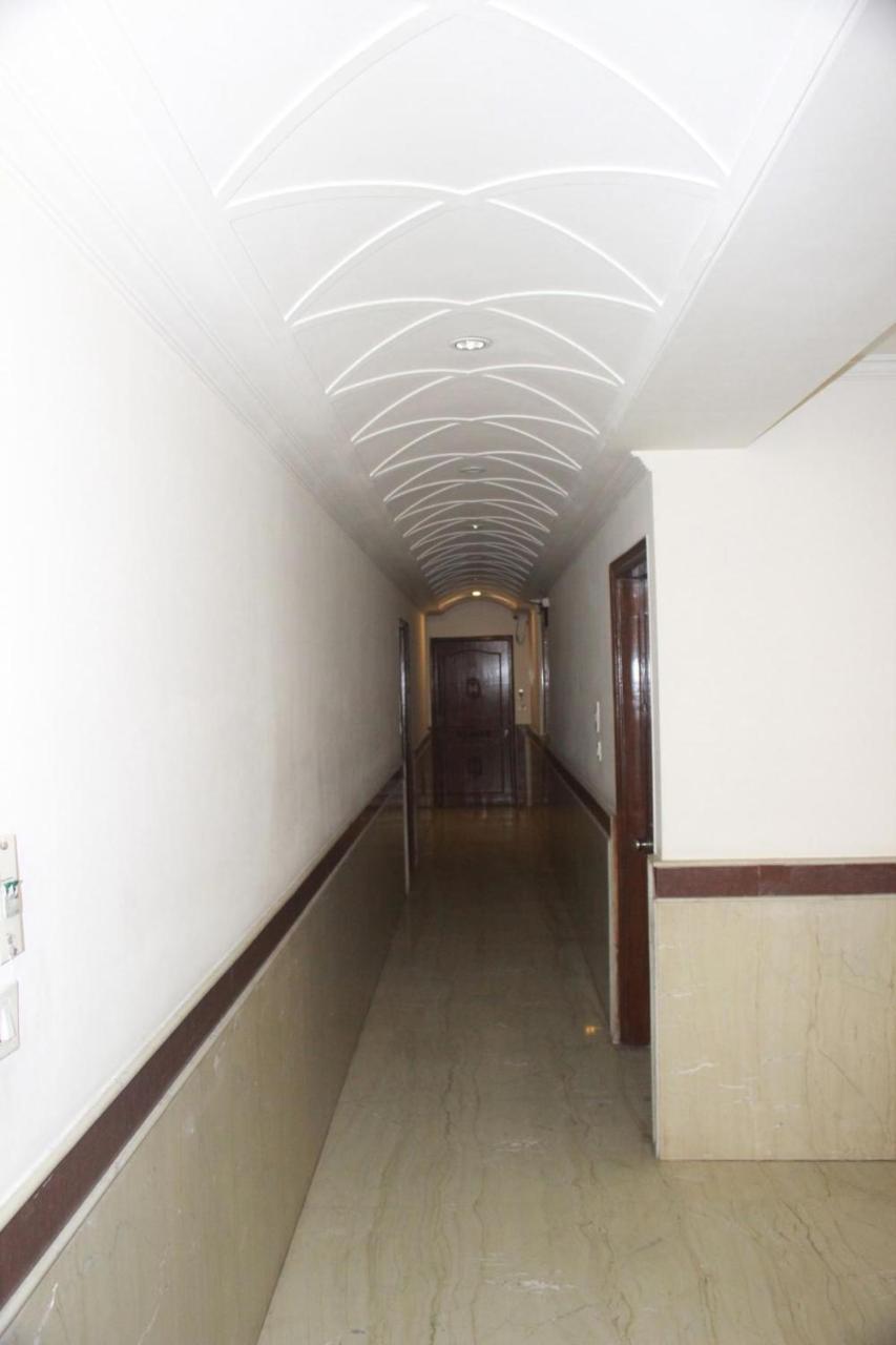 Hotel Smart Plaza Nueva Delhi Exterior foto